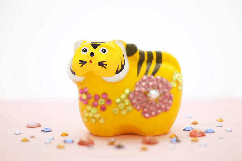 无人,站,笑,微笑,横图,室内,特写,白天,白色背景,正面,野生动物,玩具,条纹,艺术,装饰,注视,文化,传统,一个,黄色,黑色,动物,观察,看,站着,摄影,影棚,单个,观看,工艺,华丽,修饰,点缀,察看,关注,创作,凶猛,衬托,美观,雅致,雅观,残暴,凶残,老虎,站立,彩图,影棚拍摄,拍摄