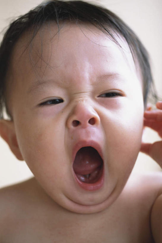 东方人,婴儿,儿童,脸,头,脸颊,头发,一个人,站,举,竖图,室内,白天,正面,纯洁,亚洲,仅一个人,注视,黄种人,裸露,小孩,黑色,打哈欠,观察,看,托,站着,张嘴,可爱,活泼,观看,察看,关注,宝宝,裸,张大嘴巴,纯真,烂漫,无邪,伶俐,天真,亚洲人,孩子,头部,脸部,脸蛋,面部,张开嘴,举起,举手,举着,向上举,向上伸,向上托,站立,半身,彩图