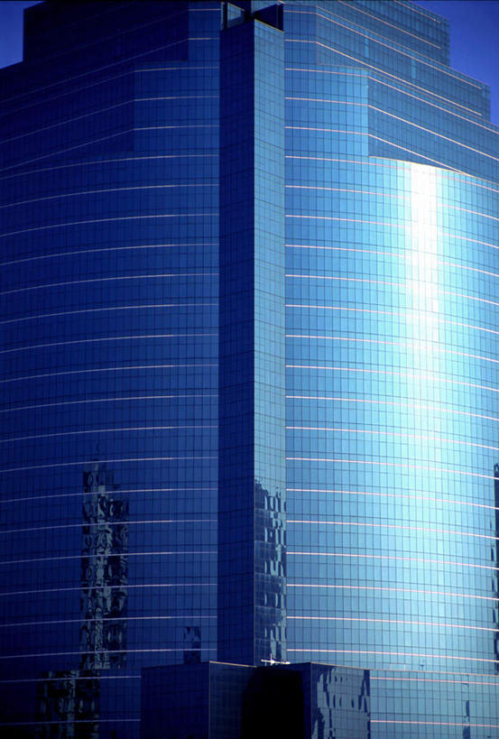 无人,高楼大厦,竖图,室外,白天,正面,旅游,度假,美景,窗户,落地窗,大厦,建筑,摩天大楼,曼谷,泰国,亚洲,一排,许多,阴影,整齐,光线,方格,影子,景观,首都,娱乐,玻璃窗,排列,蓝色,蓝天,天空,阳光,自然,天,享受,休闲,景色,放松,东南亚,队列,自然风光,泰王国,彩图,大楼,高层建筑,高楼,摩天楼