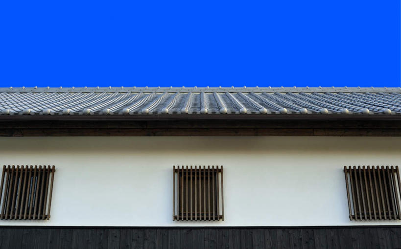 无人,横图,室外,白天,仰视,旅游,度假,美景,窗户,日本,亚洲,一排,阴影,整齐,光线,瓦片,影子,墙,屋檐,景观,娱乐,檐,玻璃窗,墙壁,墙面,排列,蓝色,蓝天,天空,阳光,自然,天,享受,休闲,景色,放松,大阪,晴朗,队列,自然风光,东亚,本州,万里无云,大阪府,本州岛,日本国,近畿地方,近畿,晴空,晴空万里,彩图,低角度拍摄