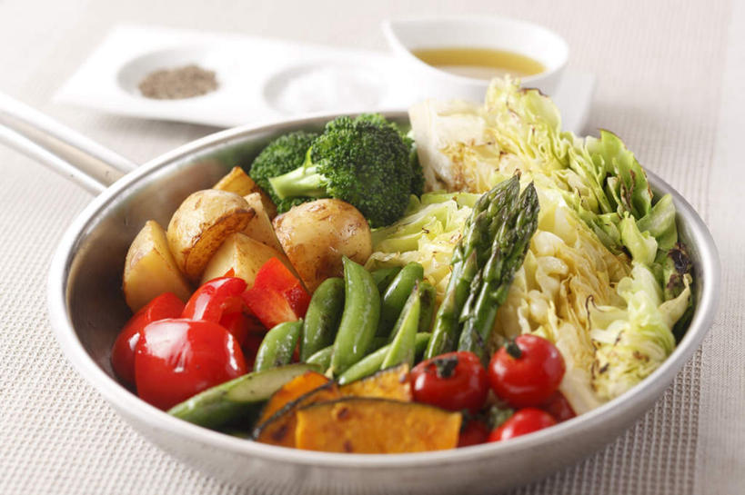 无人,横图,俯视,室内,白天,白色背景,植物,筷子,桌面,豆,南瓜,蔬菜,土豆,西红柿,杯子,餐具,一堆,一双,堆叠,堆积,新鲜,碟子,盘,金瓜,豆类,豆子,花菜,花椰菜,西兰花,竹笋,刀豆,食品,文化,传统,四季豆,笋,番瓜,食物,盘子,水杯,碟,摄影,有机食品,绿色食品,影棚,堆,礼节,麦瓜,倭瓜,礼仪,芸豆,豆科,菜豆,二季豆,白肾豆,架豆,玉豆,去豆,馍馍蛋,茶杯,进餐用具,樱桃番茄,洋芋,圣女果,山药蛋,马铃薯,番茄,彩图,高角度拍摄,影棚拍摄,拍摄