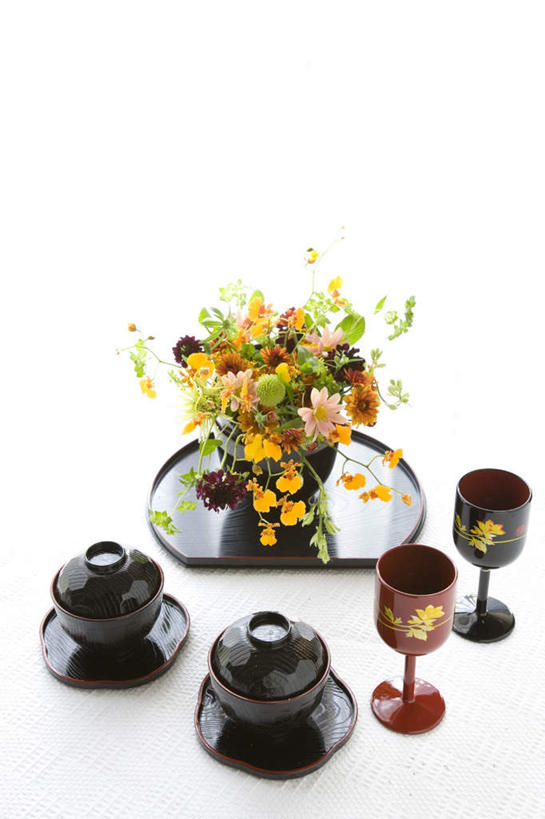 无人,竖图,俯视,室内,特写,白天,白色背景,快乐,幸福,智慧,杯子,餐具,花瓶,许多,艺术,盛开,碟子,高脚杯,盘,玛格丽特,红酒杯,花蕾,文化,玻璃制品,雏菊,花,花瓣,花朵,鲜花,两个,粉色,黄色,绿色,紫色,插花,盘子,玻璃瓶,酒杯,瓶子,水杯,碟,花苞,花蕊,菊花,活力,摄影,影棚,希望,插花艺术,创造,坚强,创作,和平,想象,离别,延命菊,幸福花,春菊,马兰头花,暗恋,纯情,单恋,天真,玻璃杯,茶杯,彩图,高角度拍摄,影棚拍摄,愉快,拍摄