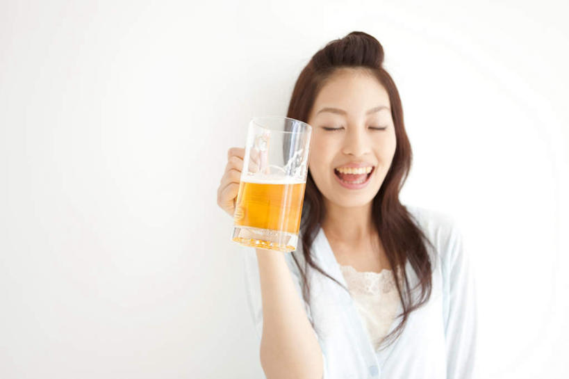 啤酒,东方人,头发,一个人,站,闭眼,笑,摸,微笑,露齿笑,横图,室内,白天,白色背景,正面,杯子,亚洲,仅一个年轻女性,仅一个女性,仅一个人,抚摸,握,服装,酒类,一杯,拿,拿着,休闲装,黄种人,玻璃制品,酒,饮料,一个,衣服,白色,黑色,酒杯,啤酒杯,站着,张嘴,休闲,休闲服,握着,摄影,服饰,影棚,单个,张大嘴巴,年轻女性,女人,女性,亚洲人,长发,玻璃杯,张开嘴,闭眼睛,闭着眼,闭着眼睛,触摸,接触,站立,半身,彩图,影棚拍摄,拍摄