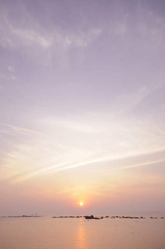 无人,竖图,全景,室外,白天,正面,旅游,度假,海浪,海洋,美景,日落,天际线,神奈川,日本,亚洲,朦胧,模糊,地平线,景观,浪花,水平线,晚霞,霞光,云,云朵,辽阔,地面,海平线,神奈川县,云彩,娱乐,蓝色,白云,蓝天,天空,自然,海水,黄昏,天,享受,休闲,广阔,景色,彩霞,放松,晴朗,一望无际,自然风光,延伸,海景,东亚,本州,关东地方,本州岛,日本国,天地相交,无边无际,一马平川,大海,风浪,海,海水的波动,近岸浪,涌浪,晴空,夕阳,彩图,水天相接,水天一线