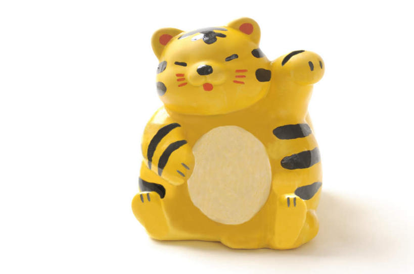 无人,举,笑,微笑,露齿笑,横图,俯视,室内,白天,白色背景,游戏,虎,玩具,朦胧,模糊,玩,娱乐,一个,托,休闲,益智,摄影,影棚,单个,活动,发泄,消遣,智力,宣泄,老虎,举起,举手,举着,玩耍,嬉戏,向上举,向上伸,向上托,彩图,高角度拍摄,影棚拍摄,拍摄,拟人