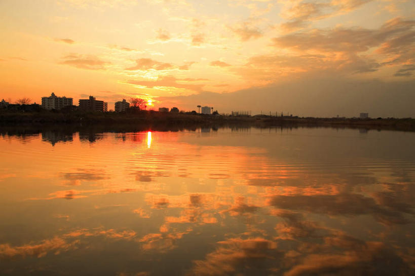 无人,家,横图,室外,白天,正面,旅游,度假,河流,美景,日落,水,城市风光,城市,建筑,日本,亚洲,朦胧,模糊,房屋,屋子,河水,景观,水流,晚霞,霞光,云,云朵,公寓,云彩,娱乐,建设,洋房,楼房,住宅,蓝色,白云,蓝天,天空,自然,黄昏,天,享受,休闲,景色,彩霞,放松,晴朗,自然风光,东亚,日本国,多摩川,晴空,夕阳,彩图,房子