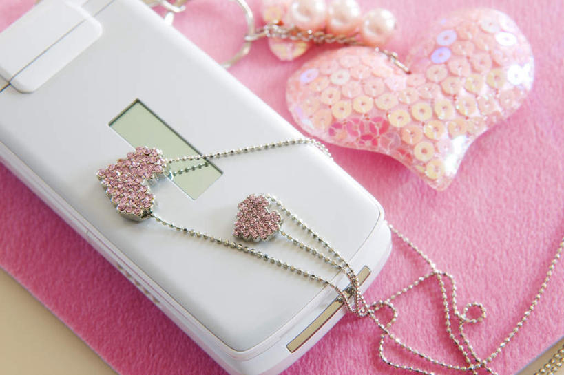 无人,打电话,横图,俯视,室内,特写,白天,爱情,桌子,静物,电话,手机,项链,珠宝,一条,爱心,朦胧,模糊,挂饰,珍珠,浪漫,通讯设备,装饰品,一个,饰品,首饰,温暖,温馨,心形,恩爱,单个,信物,和睦,权利,珍宝,手饰,交流,心型,沟通,通话,彩图,高角度拍摄,融洽