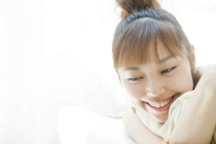 东方人,脸,头,脸颊,一个人,站,笑,微笑,露齿笑,横图,室内,特写,白天,白色背景,正面,亚洲,仅一个年轻女性,仅一个女性,仅一个人,服装,朦胧,模糊,装饰,休闲装,黄种人,衣服,围巾,站着,休闲,温暖,休闲服,摄影,服饰,影棚,围脖,保暖,华丽,点缀,御寒,衬托,美观,雅致,雅观,年轻女性,女人,女性,亚洲人,头部,脸部,脸蛋,面部,站立,半身,彩图,影棚拍摄,拍摄