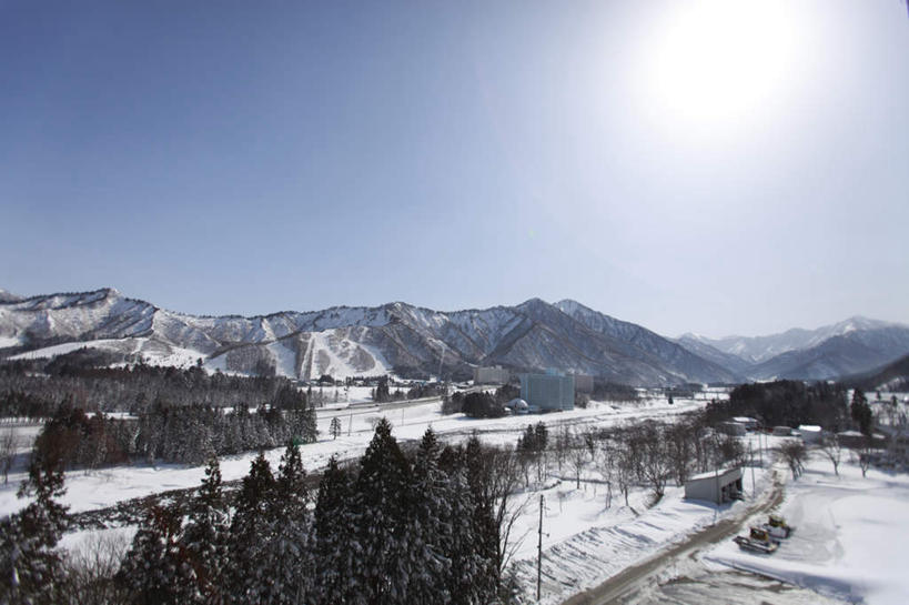 无人,横图,室外,白天,正面,旅游,度假,美景,山,山脉,树林,雪,植物,大雪,日本,亚洲,阴影,光线,影子,积雪,景观,山峰,雪景,冬季,冬天,山峦,娱乐,树,树木,蓝色,绿色,蓝天,天空,阳光,自然,群山,天,享受,休闲,景色,放松,寒冷,生长,晴朗,成长,自然风光,东亚,本州,万里无云,本州岛,日本国,中部地方,新潟,新潟县,严寒,晴空,晴空万里,彩图