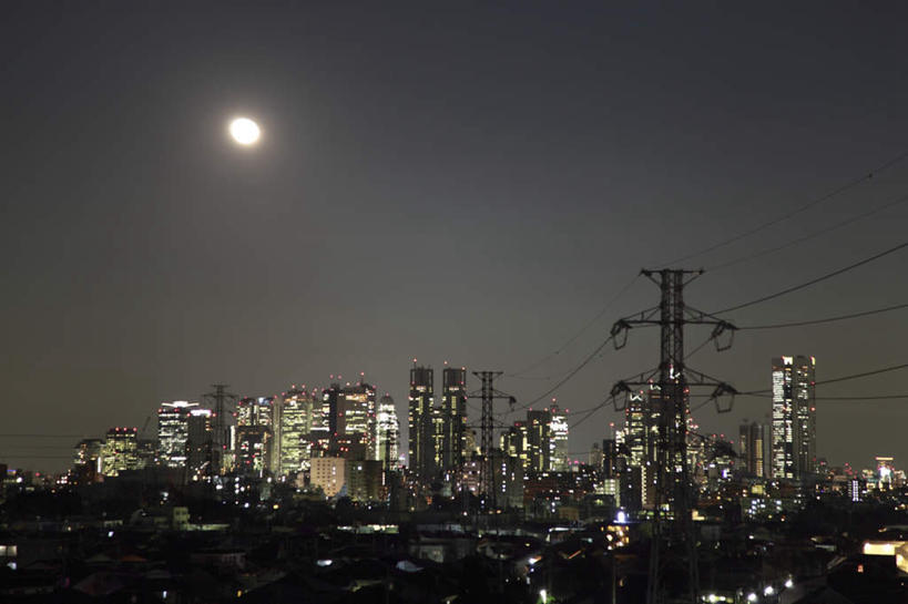 无人,高楼大厦,横图,室外,夜晚,正面,度假,美景,城市风光,城市,大厦,建筑,摩天大楼,东京,日本,亚洲,电力,电线,电线杆,线,景观,月亮,电能,月光,线路,娱乐,建设,蓝色,蓝天,天空,天,享受,休闲,景色,放松,晴朗,电,电源,明亮,能量,东亚,本州,万里无云,关东地方,本州岛,日本国,东京都,皎洁,晴空,晴空万里,彩图,大楼,高层建筑,高楼,摩天楼,一轮