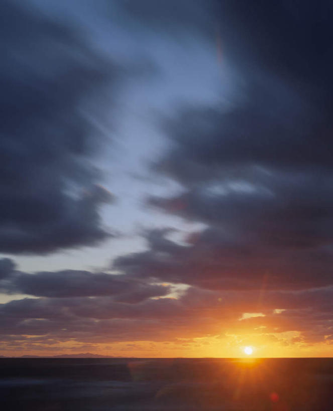 无人,竖图,室外,白天,仰视,旅游,度假,日出,海浪,海洋,美景,太阳,北海道,日本,亚洲,景观,浪花,水平线,云,云朵,辽阔,朝霞,晨曦,海平线,黎明,云彩,娱乐,蓝色,白云,蓝天,天空,阳光,自然,海水,天,享受,休闲,广阔,景色,放松,晴朗,一望无际,自然风光,海景,东亚,日本国,北海道地方,北海道岛,稚内,无边无际,一马平川,大海,风浪,海,海水的波动,近岸浪,涌浪,朝阳,晴空,彩图,低角度拍摄,破晓,水天相接,水天一线