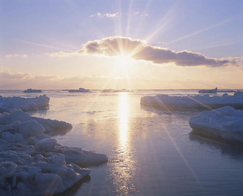 无人,横图,室外,白天,正面,旅游,度假,日出,海浪,海洋,美景,太阳,北海道,日本,亚洲,朦胧,模糊,冰,景观,浪花,水平线,云,云朵,朝霞,晨曦,海平线,黎明,云彩,娱乐,蓝色,白云,蓝天,天空,阳光,自然,海水,浮冰,天,享受,休闲,景色,放松,寒冷,晴朗,冰冷,自然风光,海景,东亚,日本国,北海道地方,北海道岛,严寒,冰凉,酷寒,凛冽,凛凛,极冷,流冰,浮冰块,大海,风浪,海,海水的波动,近岸浪,涌浪,朝阳,晴空,彩图,破晓