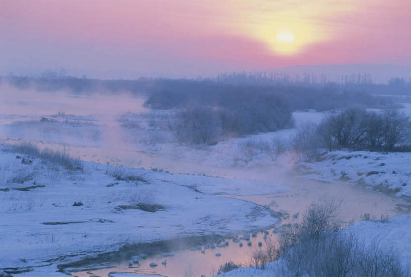 无人,横图,俯视,航拍,室外,白天,旅游,度假,日出,河流,山,山脉,水,太阳,雪,雾,大雪,北海道,日本,亚洲,朦胧,模糊,河水,积雪,山峰,水流,雪景,冬季,冬天,朝霞,晨曦,黎明,山峦,娱乐,蓝色,蓝天,天空,阳光,群山,天,享受,休闲,放松,寒冷,晴朗,迷雾,鸟瞰,东亚,万里无云,日本国,北海道地方,北海道岛,严寒,朝阳,大雾,晴空,晴空万里,彩图,高角度拍摄,破晓
