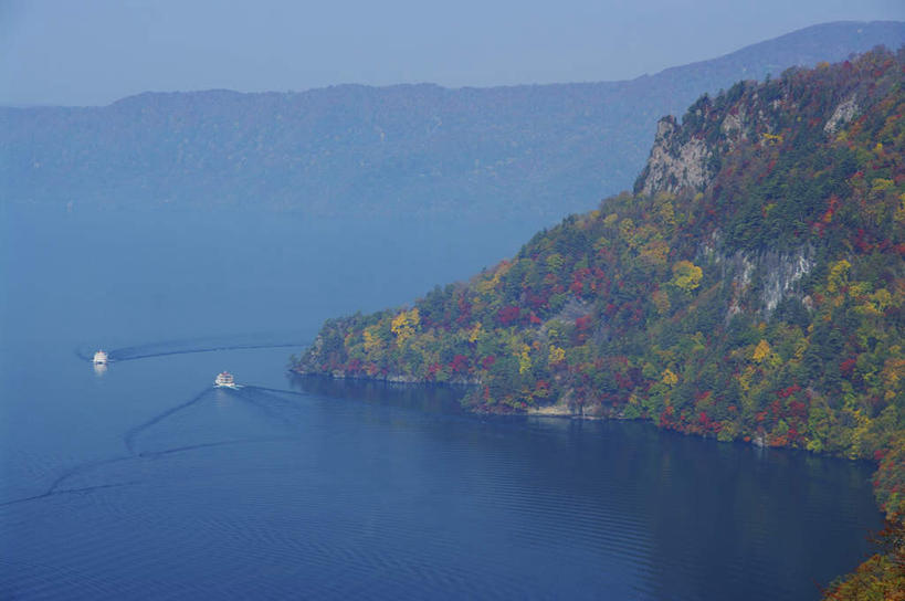 帆船,无人,公园,横图,全景,室外,白天,正面,旅游,湖,湖泊,美景,山,山脉,树林,水,天际线,植物,船,秋田县,日本,亚洲,朦胧,模糊,地平线,湖面,景观,山峰,水流,水面,辽阔,地面,山峦,两艘,树,树木,蓝色,绿色,蓝天,天空,自然,交通工具,湖水,群山,天,景色,生长,晴朗,成长,一望无际,自然风光,载具,延伸,东亚,本州,万里无云,本州岛,日本国,秋田,天地相交,岩手,岩手县,青森,青森县,东北地方,十和田八幡平国立公园,晴空,晴空万里,彩图,游览
