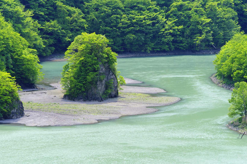 无人,横图,俯视,室外,白天,旅游,度假,草地,草坪,河流,石头,美景,森林,山,山脉,树林,水,植物,北海道,日本,亚洲,石子,河水,景观,山峰,水流,水面,山峦,娱乐,草,树,树木,绿色,自然,群山,享受,休闲,景色,放松,生长,成长,自然风光,东亚,日本国,北海道地方,北海道岛,石块,岩石,彩图,高角度拍摄
