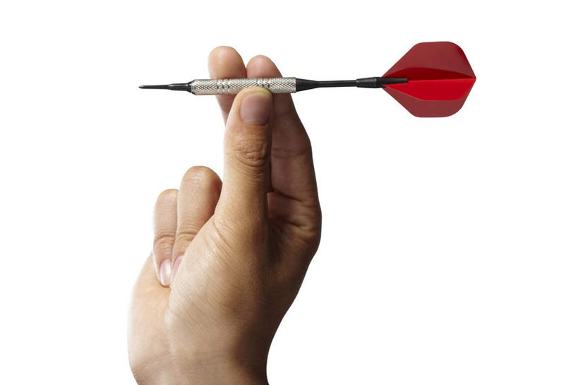 东方人,手,一个人,摸,横图,室内,特写,白天,白色背景,正面,成功,胜利,亚洲,仅一个男性,仅一个人,抚摸,握,阴影,光线,影子,飞镖,拿,拿着,黄种人,仅一个年轻男性,一个,红色,阳光,手部,握着,摄影,影棚,单个,单手,靶心,瞄准,镖针,飞镖运动,男人,男性,年轻男性,亚洲人,触摸,接触,半身,彩图,影棚拍摄,拍摄