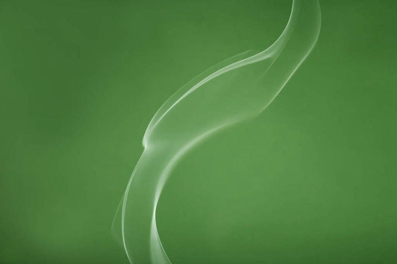 无人,横图,室内,特写,白天,正面,一条,绿色背景,弯曲,飘扬,光线,光泽,烟雾,光芒,飞舞,白色,烟,摄影,影棚,飘逸,杂乱,卫生,光辉,纯真,洁净,光明,毫光,恬静,中间色,朴素,清白,彩图,影棚拍摄,拍摄