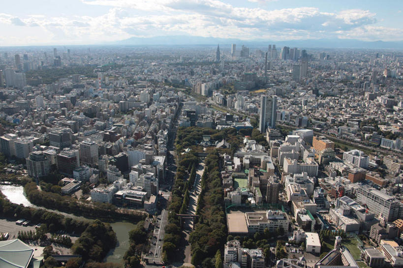 无人,家,高楼大厦,横图,全景,俯视,航拍,室外,白天,度假,草地,草坪,湖,湖泊,美景,山,山脉,树林,水,天际线,植物,城市风光,城市,大厦,道路,建筑,路,摩天大楼,公路,东京,日本,阴影,光线,影子,房屋,屋子,地平线,湖面,景观,山峰,水流,水面,云,云朵,辽阔,地面,交通,山峦,云彩,娱乐,楼房,住宅,草,树,树木,蓝色,绿色,白云,蓝天,天空,阳光,自然,湖水,群山,天,享受,休闲,广阔,景色,放松,千代田区,生长,成长,一望无际,鸟瞰,延伸,东亚,本州,关东地方,本州岛,日本国,东京都,靖国神社,天地相交,县厅,东京市,无边无际,一马平川,马路,彩图,高角度拍摄,房子,大楼,高层建筑,高楼,摩天楼