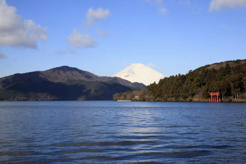 无人,横图,室外,白天,正面,旅游,度假,湖,湖泊,火山,石头,美景,山,山脉,水,富士山,静冈县,日本,亚洲,石子,湖面,景观,山峰,水流,水面,云,云朵,山峦,云彩,娱乐,蓝色,白云,蓝天,天空,自然,湖水,群山,天,享受,休闲,景色,放松,晴朗,自然风光,东亚,本州,本州岛,日本国,中部地方,静冈,山梨,山梨县,活火山,石块,死火山,休眠火山,岩石,晴空,彩图