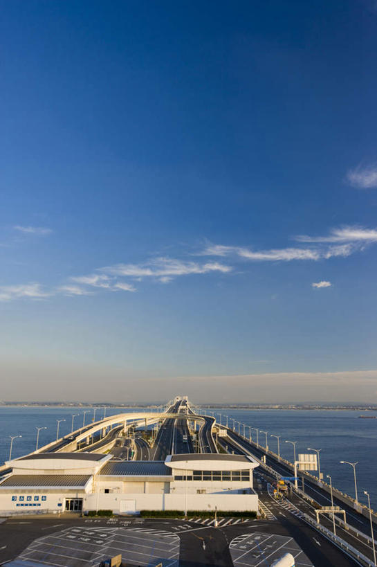 无人,竖图,室外,白天,正面,旅游,度假,海浪,海洋,美景,道路,路,路灯,公路,照明,日本,亚洲,一排,许多,阴影,整齐,光线,影子,景观,浪花,水平线,云,云朵,灯光,分界线,停车线,交通,海平线,千叶县,云彩,娱乐,灯,排列,蓝色,白云,蓝天,天空,阳光,自然,海水,天,享受,休闲,景色,放松,晴朗,车行道,车行道分界线,照亮,照明设备,队列,自然风光,标线,海景,东亚,车行线,本州,关东地方,本州岛,日本国,千叶,木更津,大海,风浪,海,海水的波动,近岸浪,涌浪,晴空,马路,彩图