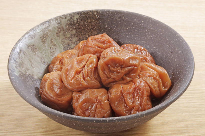 无人,横图,俯视,室内,特写,白天,餐桌,桌子,一堆,许多,阴影,堆叠,堆积,反射,影子,陶瓷,食品,陶瓷制品,很多,食物,腌制,一个,容器,碗,甜食,摄影,蜜饯,影棚,单个,餐台,储藏,堆,储存,梅子,果脯,梅干,彩图,高角度拍摄,影棚拍摄,拍摄,贮存