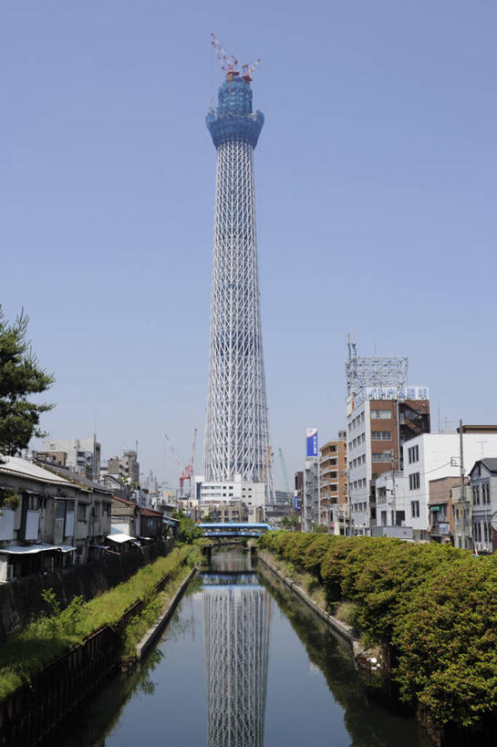 无人,高楼大厦,竖图,室外,白天,正面,度假,美景,城市风光,标志建筑,城市,大厦,地标,建筑,摩天大楼,东京,日本,亚洲,阴影,光线,影子,景观,建筑群,娱乐,建设,蓝色,蓝天,天空,阳光,天,享受,休闲,景色,放松,晴朗,东亚,本州,万里无云,关东地方,本州岛,日本国,东京都,墨田区,天空树塔,晴空,晴空万里,彩图,大楼,高层建筑,高楼,摩天楼,东京晴空塔,东京天空树,墨田塔,新东京铁塔