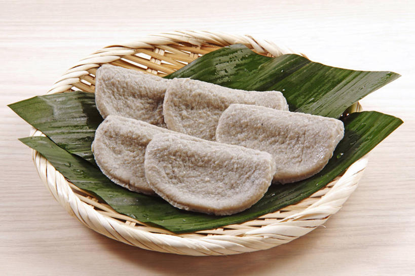 无人,交叉,横图,俯视,室内,特写,白天,餐桌,桌子,竹子,叶子,阴影,竹制,编织,反射,篮子,影子,肉,鱼肉,绿叶,肉类,一个,竹篮,嫩叶,单个,餐台,竹条,交织,竹制品,肉食,五块,穿插,叶,叶片,彩图,高角度拍摄