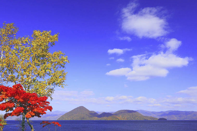 无人,横图,室外,白天,正面,旅游,度假,湖,湖泊,石头,美景,森林,山,山脉,树林,水,植物,北海道,日本,亚洲,阴影,光线,石子,影子,湖面,景观,山顶,山峰,水流,水面,云,云朵,山峦,云彩,娱乐,树,树木,蓝色,绿色,白云,蓝天,天空,阳光,自然,湖水,群山,天,享受,休闲,景色,放松,生长,晴朗,成长,自然风光,东亚,沉积岩,日本国,洞爷湖,北海道地方,北海道岛,颠峰,极峰,火山口湖,水成岩,支笏洞爷国立公园,石块,岩石,晴空,彩图