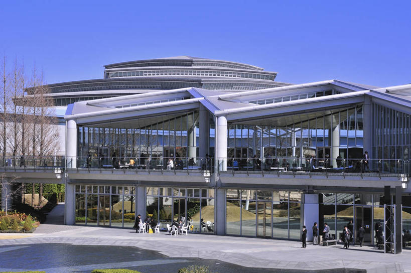 东方人,走,横图,室外,白天,正面,旅游,度假,植物,标志建筑,地标,建筑,东京,日本,亚洲,行人,游客,游人,阴影,服装,光线,影子,江东区,许多人,注视,休闲装,黄种人,娱乐,建设,路人,旅客,树,树木,衣服,蓝色,绿色,蓝天,天空,阳光,自然,天,观察,看,一群人,享受,休闲,休闲服,旅游胜地,放松,服饰,生长,晴朗,成长,观看,察看,关注,东亚,本州,万里无云,关东地方,本州岛,日本国,东京都,过客,男人,男性,年轻男性,年轻女性,女人,女性,亚洲人,晴空,晴空万里,步行,散步,走路,半身,彩图,东京国际展示场,有明