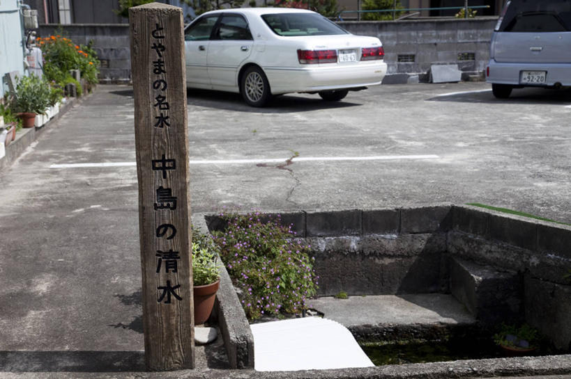 无人,停车场,横图,室外,白天,正面,度假,美景,植物,城市风光,城市,道路,路,指示牌,公路,汽车,富山县,日本,亚洲,停靠,阴影,光线,日文,标志,路标,盆栽,影子,景观,盆景,交通,娱乐,标识,路牌,车,绿色,阳光,自然,交通工具,轿车,享受,休闲,景色,放松,生长,成长,停泊,载具,东亚,本州,本州岛,日本国,中部地方,日语,富山,马路,彩图,泊车场,黑部市