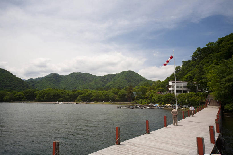 无人,公园,码头,横图,室外,白天,正面,旅游,度假,湖,湖泊,美景,山,山脉,树林,水,植物,港口,日光,日本,亚洲,阴影,光线,影子,湖面,景观,山峰,水流,水面,云,云朵,山峦,云彩,娱乐,树,树木,蓝色,绿色,白云,蓝天,天空,阳光,自然,湖水,群山,天,享受,休闲,景色,放松,生长,晴朗,成长,自然风光,东亚,本州,关东地方,本州岛,日本国,栃木,栃木县,群马,群马县,中禅寺湖,福岛,福岛县,日光市,日光国立公园,幸之湖,晴空,彩图,摆渡口,埠头,渡口,渡头,港湾,海港,货运码头,口岸,商港