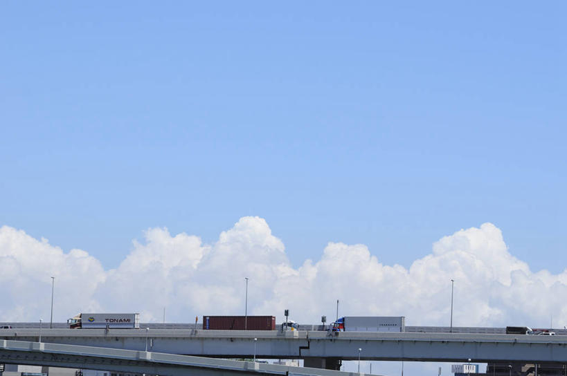 无人,横图,室外,白天,正面,度假,美景,城市风光,城市,道路,卡车,路,公路,汽车,东京,日本,亚洲,三辆,阴影,光线,影子,景观,云,云朵,高架,交通,云彩,娱乐,车,红色,蓝色,白色,白云,蓝天,天空,阳光,交通工具,天,享受,休闲,景色,放松,晴朗,载具,高架桥,东亚,高架道路,跨线桥,本州,关东地方,本州岛,日本国,东京都,首都高速,首都高速道路,晴空,彩图