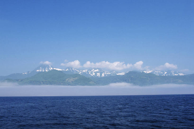 无人,横图,室外,白天,正面,旅游,度假,海浪,海洋,美景,山,雪,雪山,雾,大雪,北海道,日本,亚洲,阴影,朦胧,模糊,光线,影子,冰,积雪,景观,浪花,山峰,雪景,云,云朵,冬季,冬天,山峦,云彩,娱乐,蓝色,白云,蓝天,天空,阳光,自然,海水,天,享受,休闲,景色,放松,寒冷,晴朗,迷雾,冰冷,自然风光,海景,东亚,日本国,北海道地方,北海道岛,严寒,冰凉,酷寒,凛冽,凛凛,极冷,根室支厅,罗臼町,目梨郡,大海,风浪,海,海水的波动,近岸浪,涌浪,大雾,晴空,彩图,道东