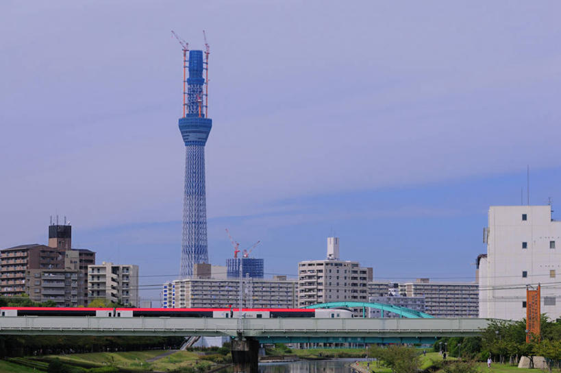 无人,家,横图,室外,白天,正面,旅游,度假,美景,城市风光,城市,建筑,路,桥梁,铁路,火车,东京,日本,亚洲,一辆,高大,房屋,屋子,景观,云,云朵,公寓,建筑群,塔,桥,轨道,交通,铁轨,江东区,宏伟,云彩,娱乐,建设,洋房,楼房,住宅,车,蓝色,白云,蓝天,天空,交通工具,天,享受,休闲,景色,放松,运输,晴朗,载具,东亚,本州,关东地方,本州岛,日本国,东京都,天空树塔,高峻,嵬峨,晴空,彩图,房子,东京晴空塔,东京天空树,新东京铁塔