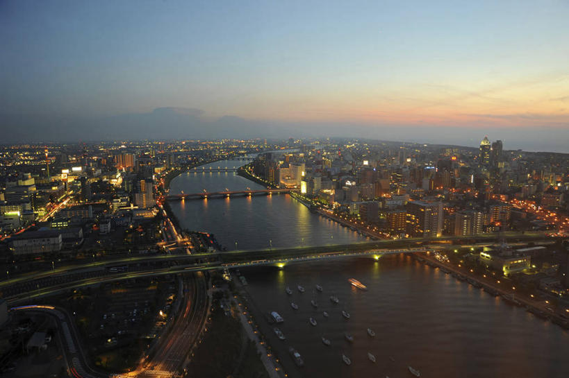 无人,高楼大厦,横图,俯视,航拍,室外,白天,度假,海浪,海洋,美景,日落,城市风光,标志建筑,城市,大桥,大厦,地标,建筑,立交桥,摩天大楼,桥梁,日本,亚洲,阴影,光线,影子,景观,浪花,晚霞,霞光,落日,高架,建筑群,斜拉桥,桥,灯光,娱乐,建设,海水,黄昏,享受,休闲,景色,彩霞,放松,鸟瞰,海景,东亚,本州,本州岛,日本国,中部地方,新潟,新潟县,夕照,薄暮,大海,风浪,海,海水的波动,近岸浪,涌浪,夕阳,彩图,高角度拍摄,傍晚,大楼,高层建筑,高楼,摩天楼,朱鹭展览馆,斜阳