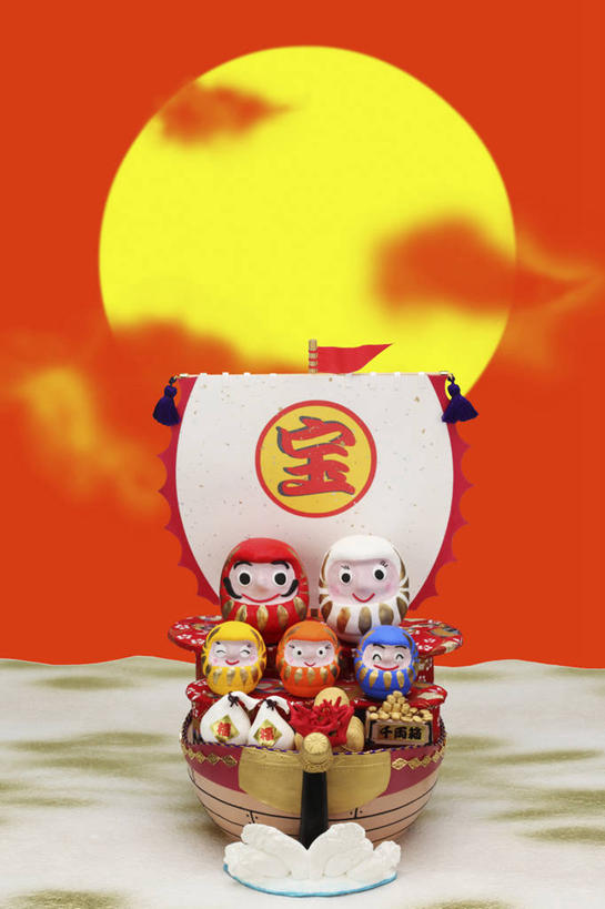 无人,竖图,室内,特写,白天,正面,日落,船,一排,许多,阴影,整齐,光线,日文,标志,娃娃,文字,影子,字符,晚霞,霞光,落日,木船,很多,祝福,文化,标识,传统,排列,阳光,黄昏,交通工具,祈祷,祈福,健康,彩霞,许愿,纪念,祈求,吉祥,舟,队列,载具,日语,夕照,薄暮,好运,平安,夕阳,彩图,傍晚,达摩吉祥娃娃,斜阳