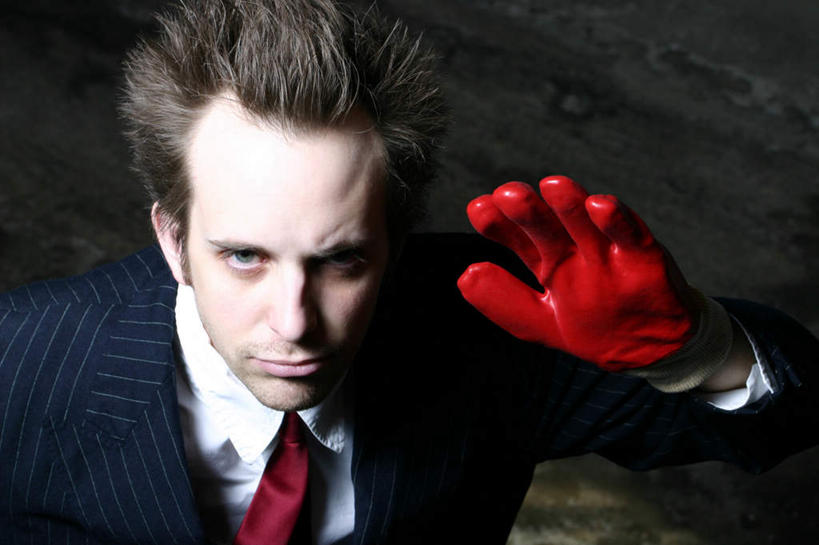 西方人,一个人,商务人士,商务男性,站,举,横图,室内,白天,正面,衬衫,安全,欧洲,欧洲人,仅一个男性,仅一个人,套装,防护,注视,仅一个年轻男性,手套,看,托,站着,保护,关注,保险,商务装,工薪阶层,保全,周全,安稳,安定,防护手套,平安,男人,男性,年轻男性,白种人,白领,上班族,举起,举手,举着,抬头,向上举,向上伸,向上托,仰头,站立,半身,彩图,衬衣