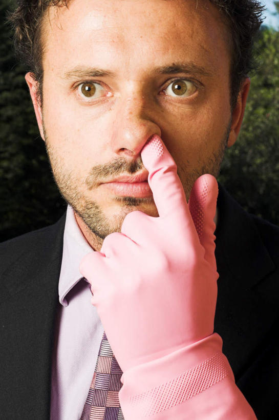 西方人,脸,头,脸颊,胡须,一个人,商务人士,商务男性,举,竖图,室内,白天,正面,衬衫,安全,欧洲,欧洲人,仅一个男性,仅一个人,仅一个中年男性,套装,防护,注视,观察,看,托,挖,橡胶,观看,保护,察看,关注,保险,商务装,橡胶手套,工薪阶层,橡胶制品,保全,周全,安稳,安定,平安,男人,男性,中年男性,白种人,头部,胡子,络腮胡,脸部,脸蛋,面部,白领,上班族,举起,举手,举着,向上举,向上伸,向上托,半身,彩图,衬衣