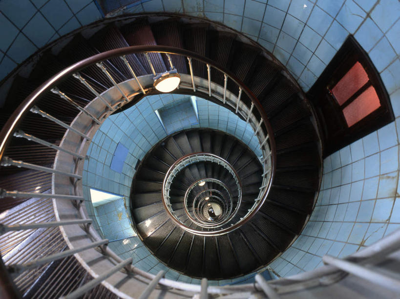 无人,家,栏杆,横图,俯视,室外,白天,度假,美景,楼梯,门,城市风光,城市,阴影,反射,扶手,影子,房屋,阶梯,墙,屋子,景观,旋转,娱乐,护栏,楼房,墙壁,墙面,台阶,住宅,门框,享受,休闲,景色,放松,扭转,彩图,高角度拍摄,房子