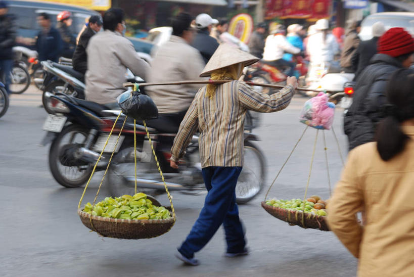 东方人,走,横图,室外,白天,正面,道路,路,公路,摩托车,帽子,亚洲,模糊,扁担,交通,许多人,黄种人,车,花洒,莲蓬头,遮阳帽,交通工具,一群人,载具,喷雾头,含糊,恍惚,模胡,依稀,隐约,亚洲人,马路,步行,散步,走路,半身,彩图