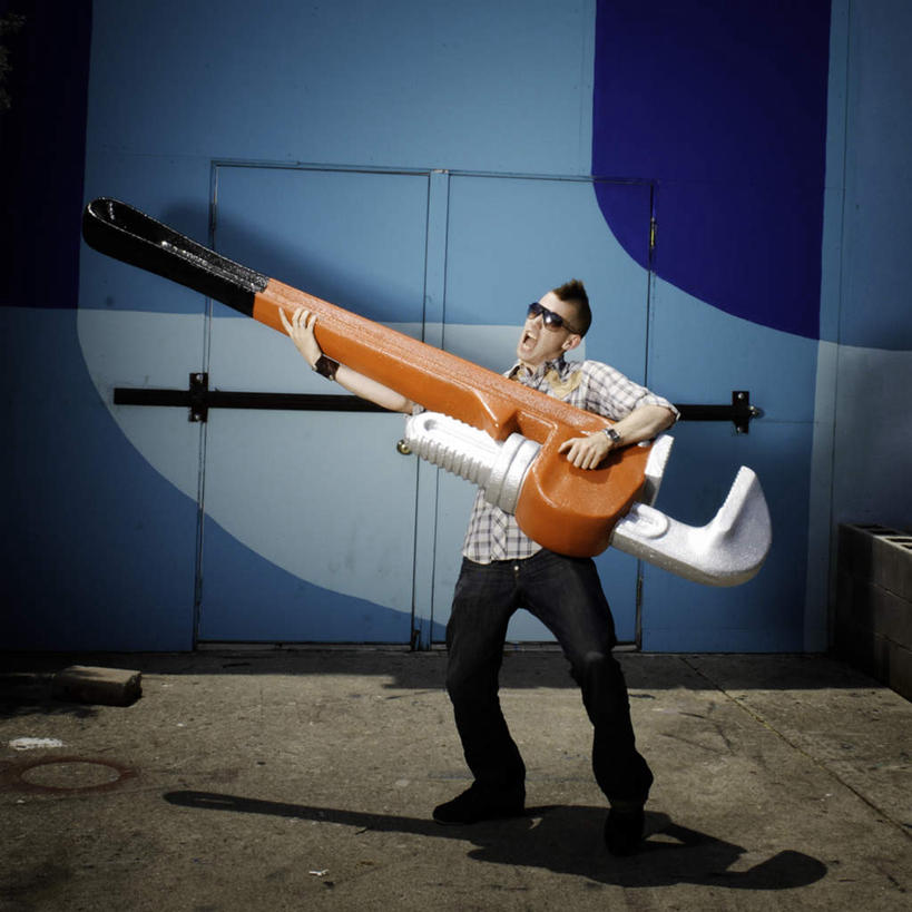 西方人,一个人,方图,室内,白天,正面,抽象,绘画,欧洲,欧洲人,仅一个男性,仅一个人,阴影,服装,裤子,艺术,透明,反射,彩绘,墨镜,图案,眼镜,影子,墙,艺术品,古典,牛仔裤,休闲装,文化,墙壁,墙面,仅一个年轻男性,一只,衣服,蓝色,太阳镜,太阳眼镜,工艺品,品味,休闲,概念,休闲服,遮阳镜,服饰,美术,高雅,美学,理智,沉静,冷色,高深,冷淡,扳钳,图文,男人,男性,年轻男性,白种人,彩图,全身,涂鸦