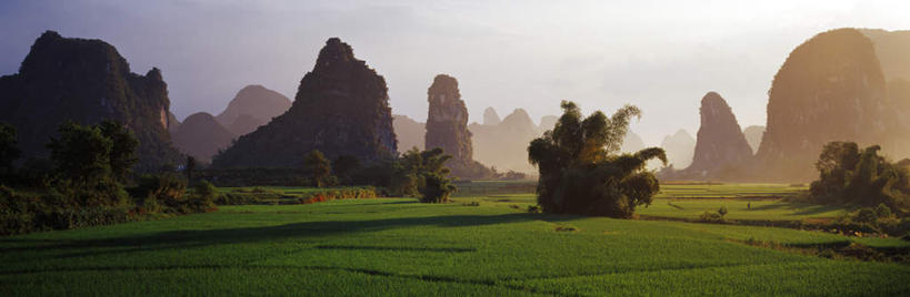 无人,横图,室外,白天,正面,旅游,度假,草地,草坪,美景,山,山脉,树林,植物,桂林,中国,亚洲,阴影,光线,影子,景观,山峰,云,云朵,山峦,云彩,娱乐,草,树,树木,蓝色,绿色,白云,蓝天,天空,阳光,自然,群山,天,享受,休闲,景色,放松,生长,成长,广西,自然风光,东亚,广西壮族自治区,中华人民共和国,桂林市,桂,华南地区,彩图