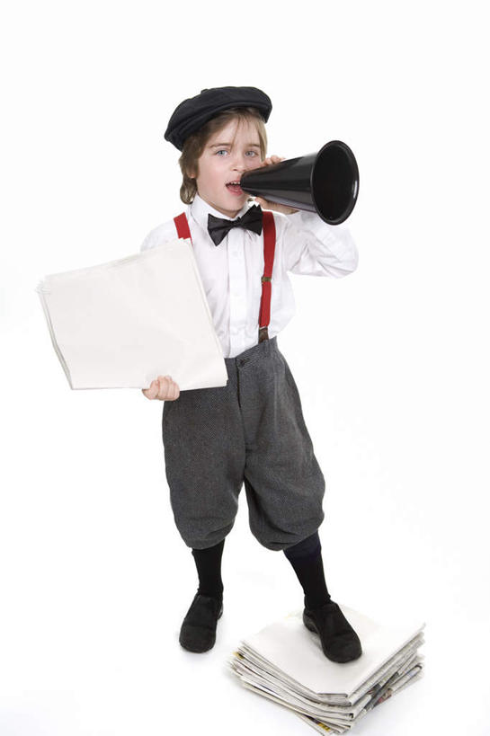 西方人,儿童,一个人,站,竖图,室内,白天,白色背景,正面,纯洁,帽子,欧洲,欧洲人,仅一个男性,仅一个人,握,服装,拿,拿着,注视,休闲装,喇叭,运动帽,一个,小孩,衣服,话筒,观察,看,站着,仅一个小孩,休闲,休闲服,鸭舌帽,可爱,童年,童趣,叫,握着,摄影,服饰,影棚,单个,观看,察看,关注,传声筒,童真,烂漫,无邪,一顶,天真,男孩,男人,男性,白种人,孩子,站立,彩图,全身,影棚拍摄,拍摄,男生