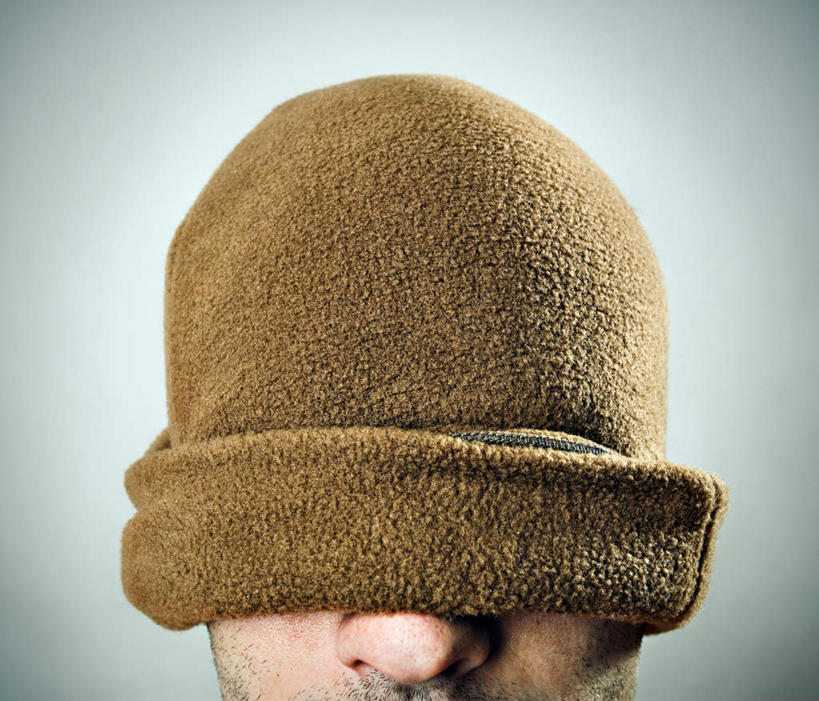 西方人,一个人,横图,室内,白天,正面,帽子,欧洲,欧洲人,仅一个男性,仅一个人,仅一个中年男性,灰色背景,遮,遮掩,摄影,影棚,掩盖,遮挡,遮盖,无边帽,一顶,掩饰,男人,男性,中年男性,白种人,半身,彩图,影棚拍摄,拍摄