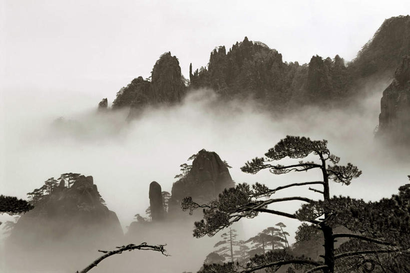 无人,横图,俯视,黑白,室外,白天,旅游,度假,美景,山,山脉,树林,植物,雾,中国,亚洲,阴影,朦胧,模糊,光线,影子,景观,山峰,山峦,娱乐,树,树木,蓝色,绿色,蓝天,天空,阳光,自然,群山,天,享受,休闲,景色,放松,生长,晴朗,成长,迷雾,自然风光,东亚,安徽,安徽省,万里无云,中华人民共和国,华东地区,省会,皖,大雾,晴空,晴空万里,高角度拍摄