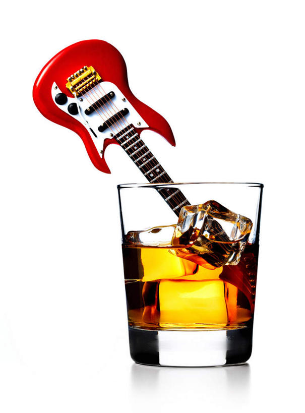 威士忌,无人,竖图,室内,特写,白天,白色背景,正面,杯子,冰,冰块,吉他,乐器,弦乐器,酒类,音乐,冷冻,玻璃制品,酒,饮料,一个,一只,黄色,红色,水杯,寒冷,摄影,影棚,插入,冷藏,单个,冰冷,弹拨弦鸣乐器,保鲜,烈酒,玻璃杯,彩图,影棚拍摄,拍摄,弹拨弦乐器