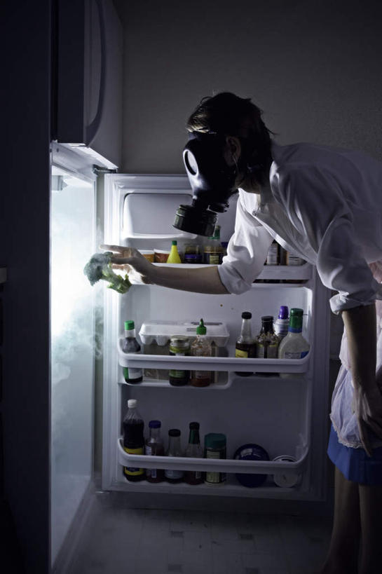 西方人,一个人,家庭主妇,竖图,室内,白天,侧面,安全,蔬菜,欧洲,欧洲人,仅一个女性,仅一个人,戴,弯腰,新鲜,分离,电器,面具,器材,冰箱,食品,防护,过滤,分开,注视,冷冻,冷柜,食物,一个,冷藏柜,打开,观察,看,仅一个中年女性,隔断,遮掩,有机食品,绿色食品,冷藏,单个,观看,储藏,保护,隔离,寻找,戴着,察看,掩盖,家电,家用电器,遮挡,开启,关注,面罩,净化,间隔,防毒面具,寻觅,遮盖,弯身,掩饰,断绝,隔开,屏蔽,屏绝,远离,中断,阻遏,阻隔,导气管,防护器材,滤毒罐,保鲜,探求,女人,女性,中年女性,白种人,主妇,半身,彩图