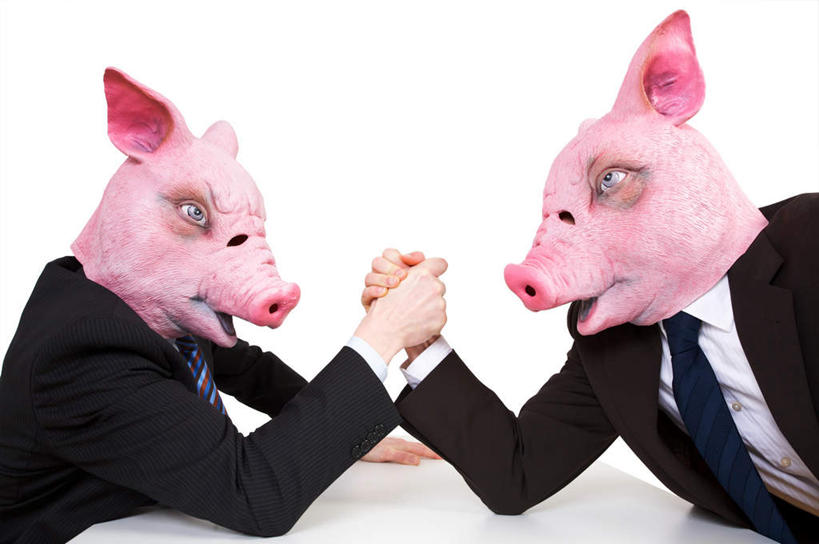 西方人,两个人,同事,商务人士,商务男性,办公室,坐,横图,室内,白天,白色背景,侧面,衬衫,游戏,成功,比赛,合作,团队,集体,信心,家具,桌子,猪,欧洲,欧洲人,套装,面具,办公桌,墙,玩,右手,娱乐,队伍,相视,墙壁,墙面,两个,粉色,白色,动物,休闲,面对面,家畜,力量,扳手腕,摄影,牲畜,影棚,活动,对视,领导,掰手腕,成就,发泄,消遣,智力,相对,商务装,头套,合伙,领袖,猪头,工薪阶层,相看,办公家具,宣泄,比力,较劲,扳手劲,手肘,妆扮,较量,男人,男性,年轻男性,白种人,胳膊,手臂,白领,上班族,玩耍,嬉戏,坐着,半身,彩图,影棚拍摄,衬衣,打扮,装扮,拍摄