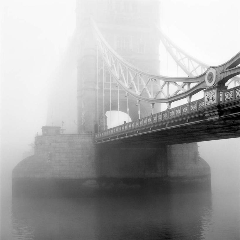 无人,方图,室外,白天,仰视,旅游,度假,河流,水,雾,标志建筑,大桥,地标,建筑,桥梁,英国,欧洲,伦敦,朦胧,模糊,河水,水流,桥,首都,娱乐,建设,伦敦塔桥,泰晤士河,倒影,享受,休闲,旅游胜地,放松,迷雾,倒映,西欧,大不列颠,大不列颠及北爱尔兰联合王国,塔桥,大不列颠联合王国,日不落英帝国,雾都,反照,大雾,彩图,低角度拍摄