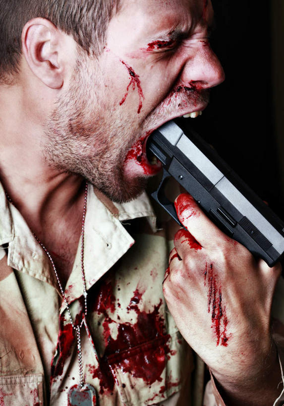 西方人,一个人,举,闭眼,竖图,室内,特写,白天,正面,竞争,欧洲,欧洲人,仅一个男性,仅一个人,一把,对抗,握,冲突,拿,拿着,破坏,仅一个年轻男性,托,疼痛,武器,血液,战争,握着,摄影,手枪,影棚,悲伤,损坏,攻击,威胁,对立,矛盾,自杀,兵器,血迹,痛苦,防御,鲜血,敌对,挫败,斗争,抗拒,抗衡,杀伤,威慑,自尽,疾苦,苦楚,危险,男人,男性,年轻男性,白种人,闭眼睛,闭着眼,闭着眼睛,举起,举手,举着,向上举,向上伸,向上托,半身,彩图,影棚拍摄,拍摄